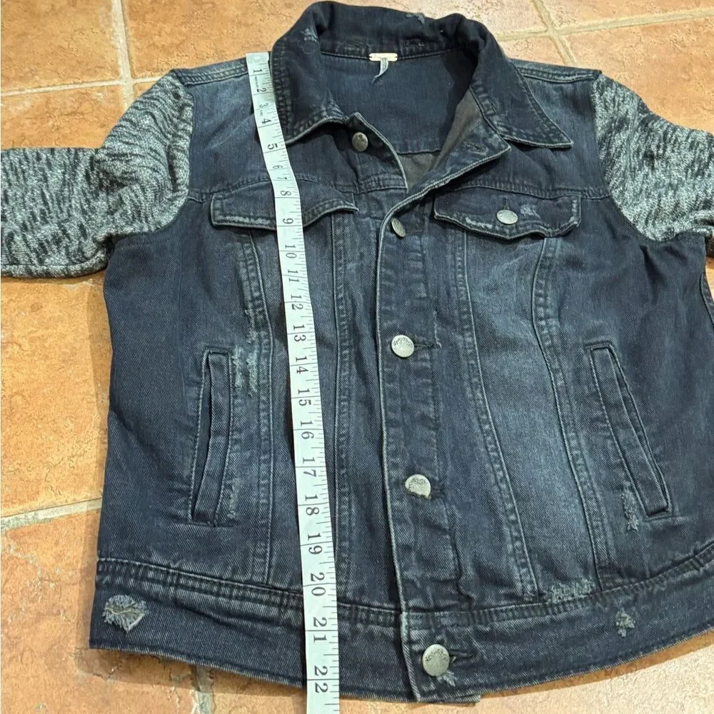 Free People Black Distressed Denim Jacket with‎ Knit Sleeves size M - Picture 10 of 10